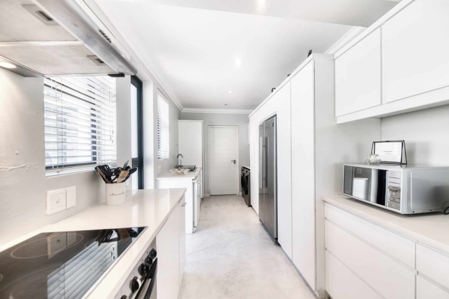 4 Bedroom Property for Sale in Fernkloof Estate Western Cape